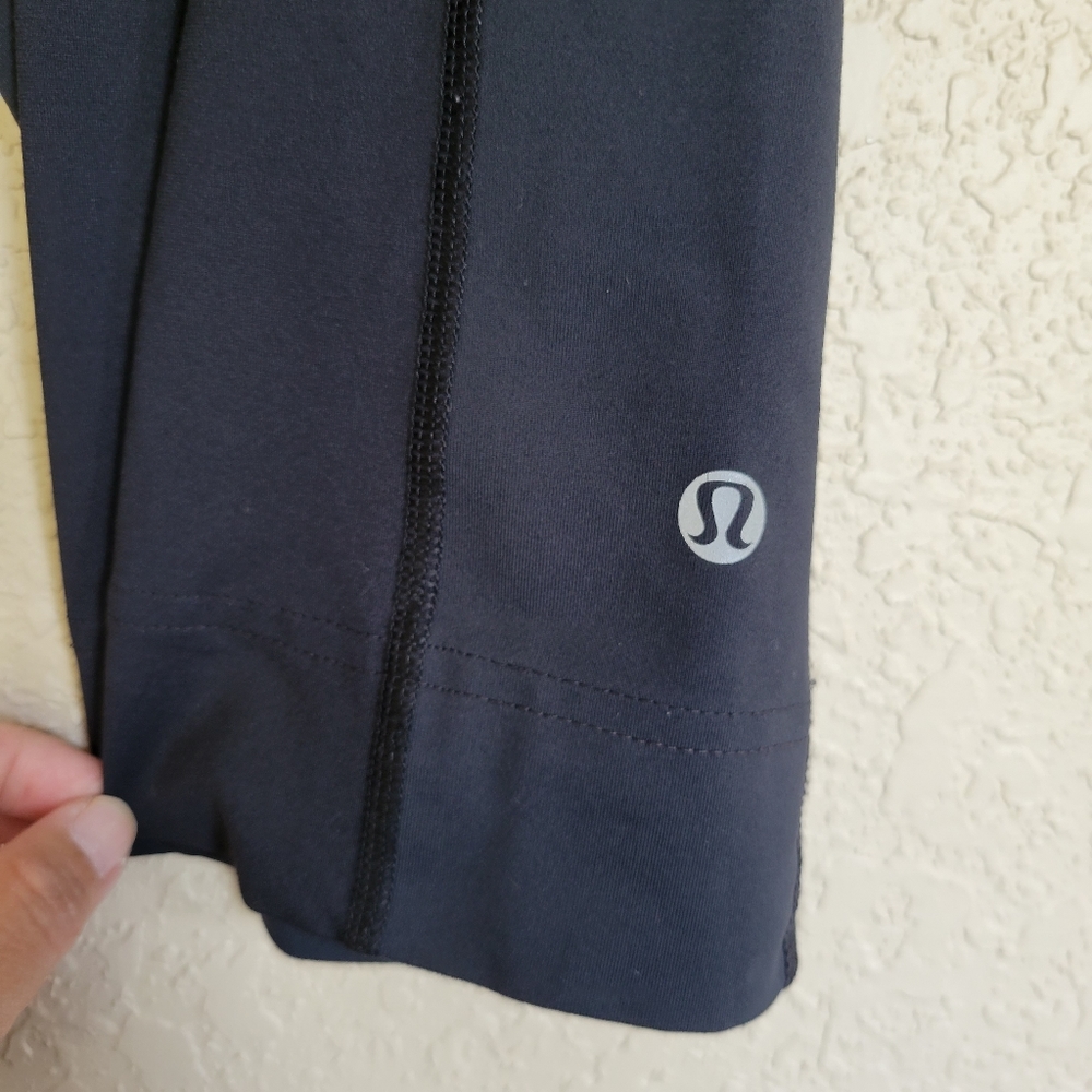 LULULEMON Black Crop - Picture 3 of 5